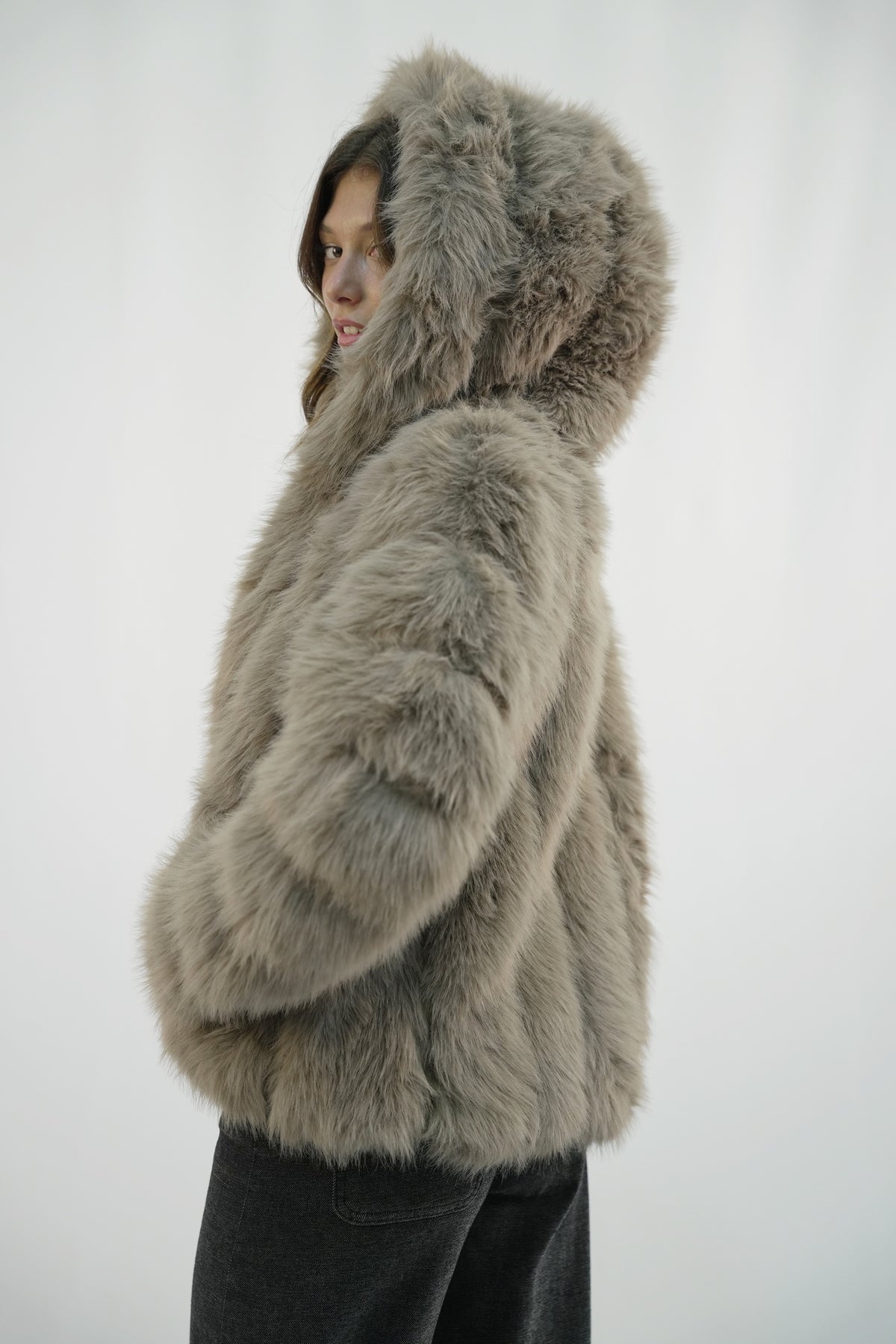 Giacca in Ecopelliccia Soft Warm con Cappuccio Giò Cellini – Tortora