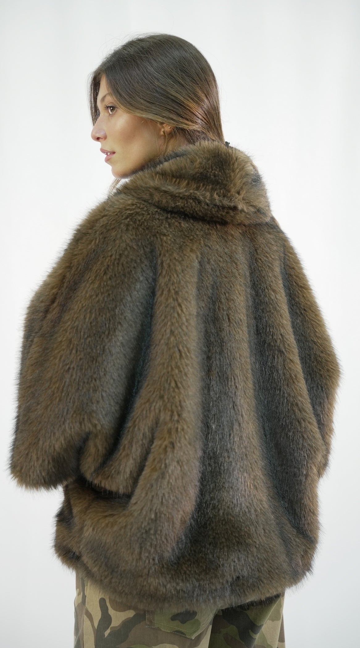 Giacca Short in Ecopelliccia Oversize con Collo Sciallato - Please . Tabacco