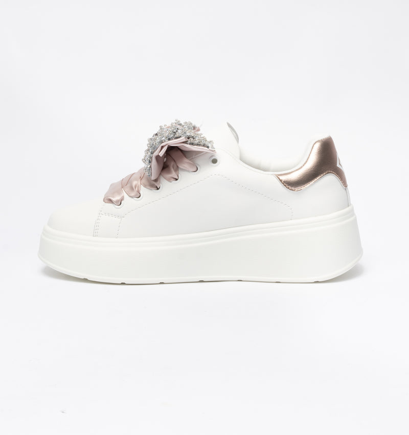 Sneakers Gold & Gold con fiocco raso champagne e pietre gioiello - Bianco