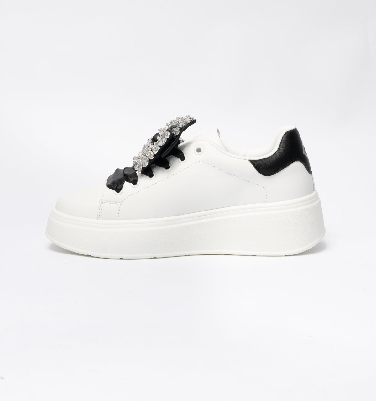 Sneakers Gold & Gold con fiocco raso nero  e pietre gioiello - Bianco