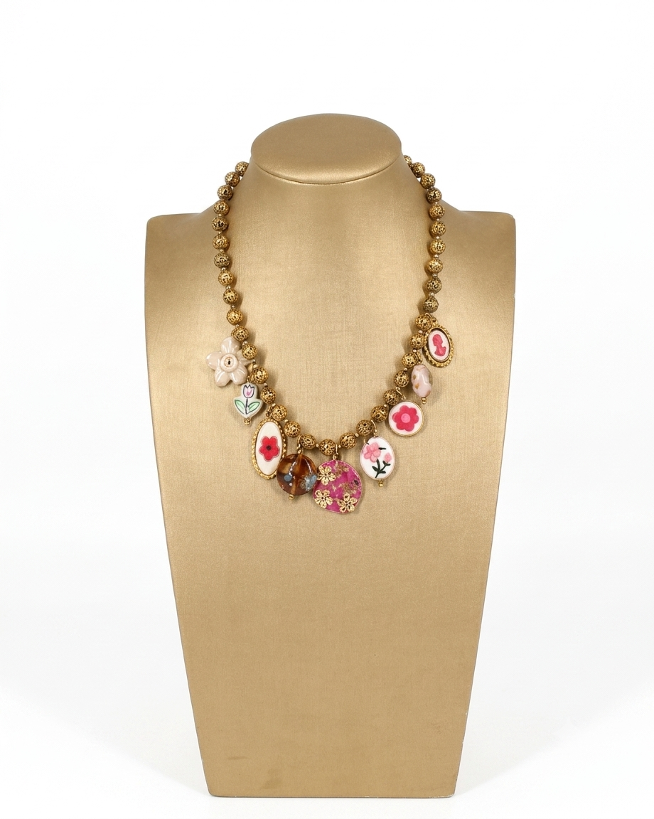 Collana Romantica con Ciondoli Floreali e Cammei