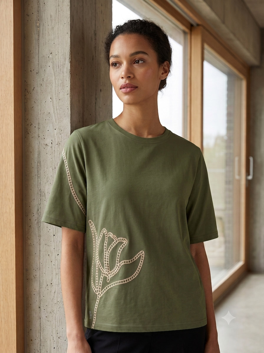 T-shirt Laura Biagiotti verde oliva con ricamo floreale