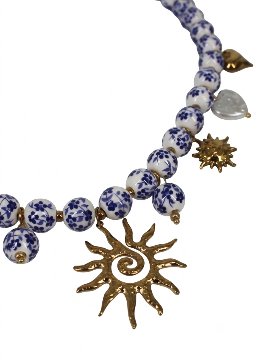 Girocollo Maiolica e Charms Dorati: Sole, Luna e Conchiglia