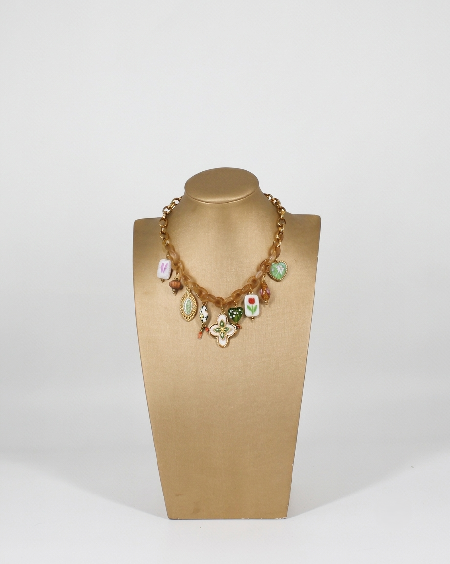 Collana Tartarugata con Ciondoli Floreali e Pendenti Smaltati