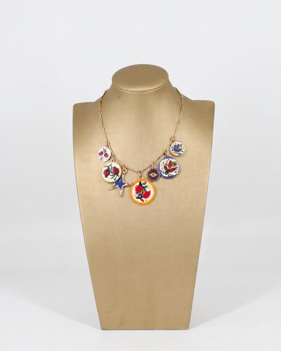 Collana Mediterranea con Medaglioni in Ceramica e Ciondoli Portafortuna