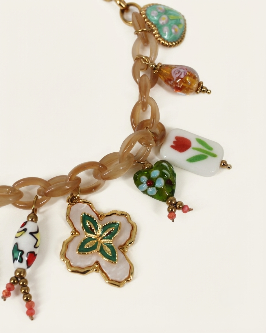 Collana Tartarugata con Ciondoli Floreali e Pendenti Smaltati