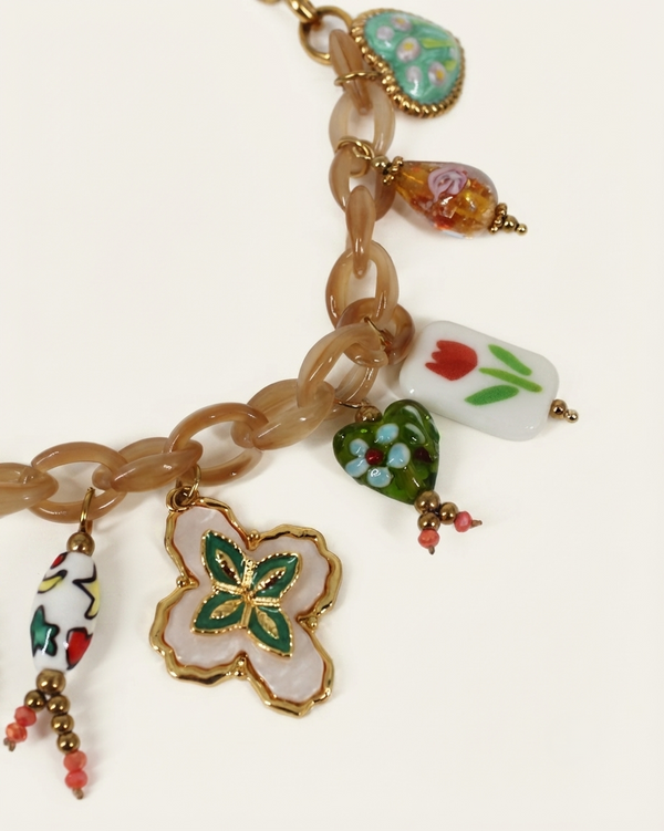 Collana Tartarugata con Ciondoli Floreali e Pendenti Smaltati