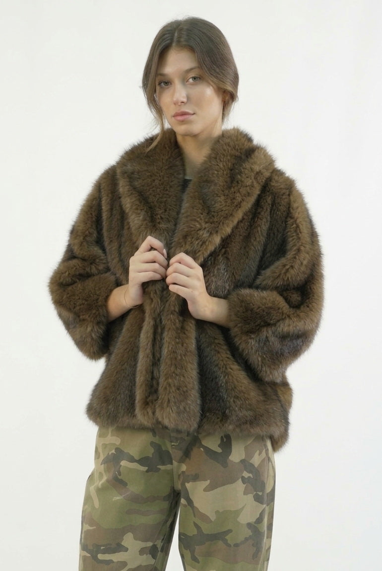 Giacca Short in Ecopelliccia Oversize con Collo Sciallato - Please . Tabacco