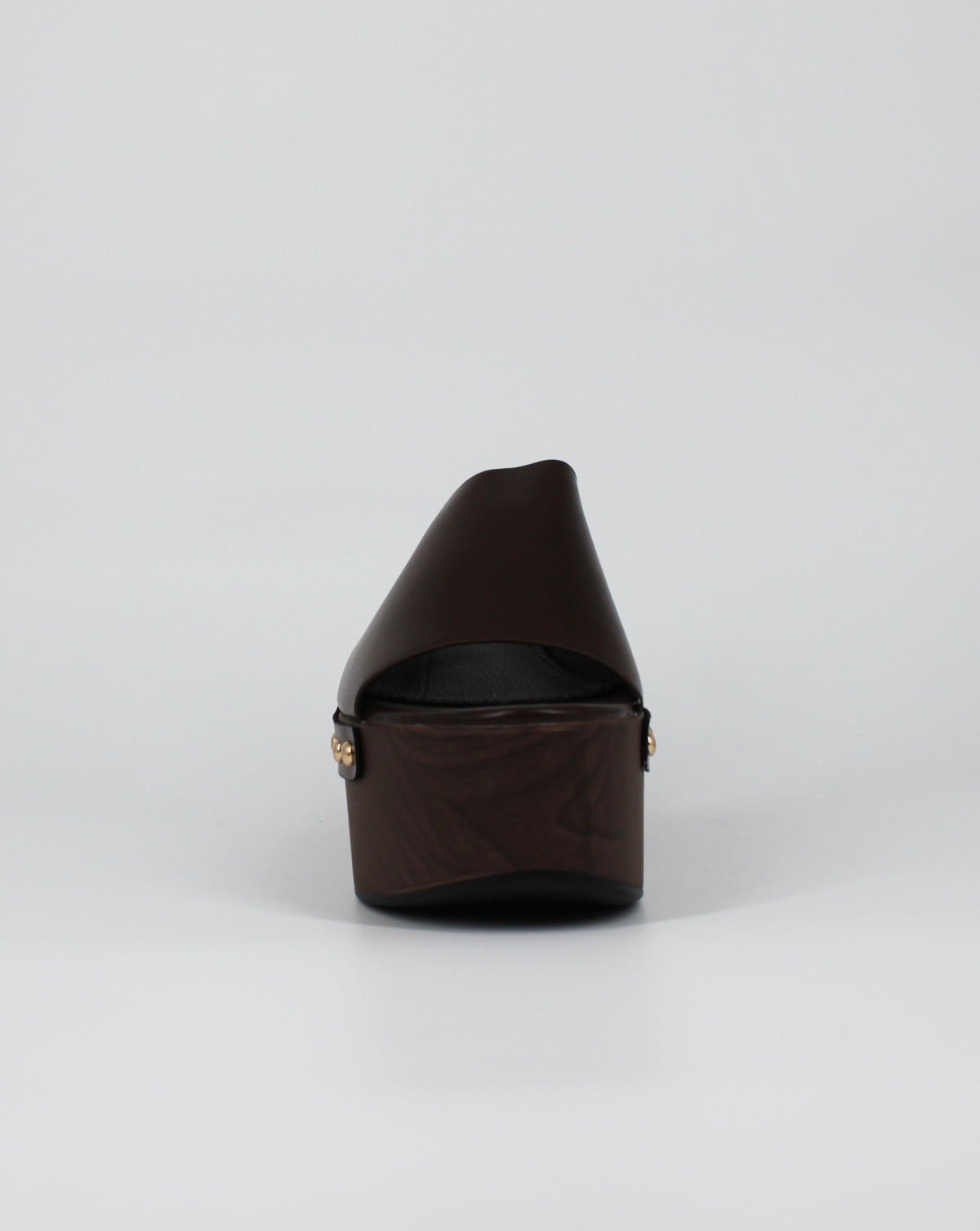 Sabot Platform con Dettagli Borchie – Marrone Cioccolato