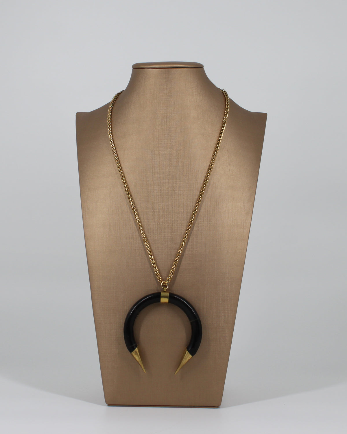 Collana Lunga con Pendente Corno Mezzaluna - Nero