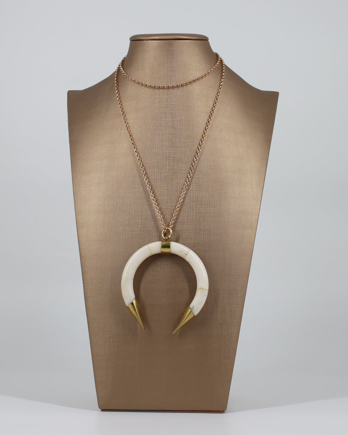 Collana Lunga con Pendente Corno Mezzaluna - Bianco
