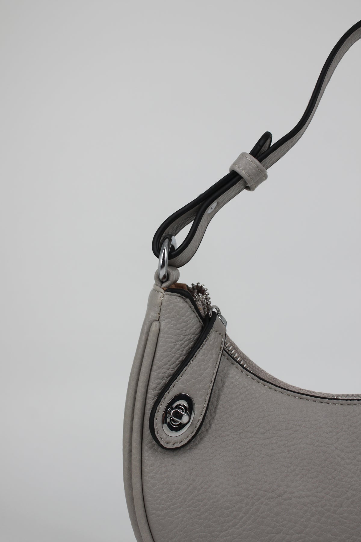 Borsa a Mezzaluna in ecopelle – Grigio Chiaro