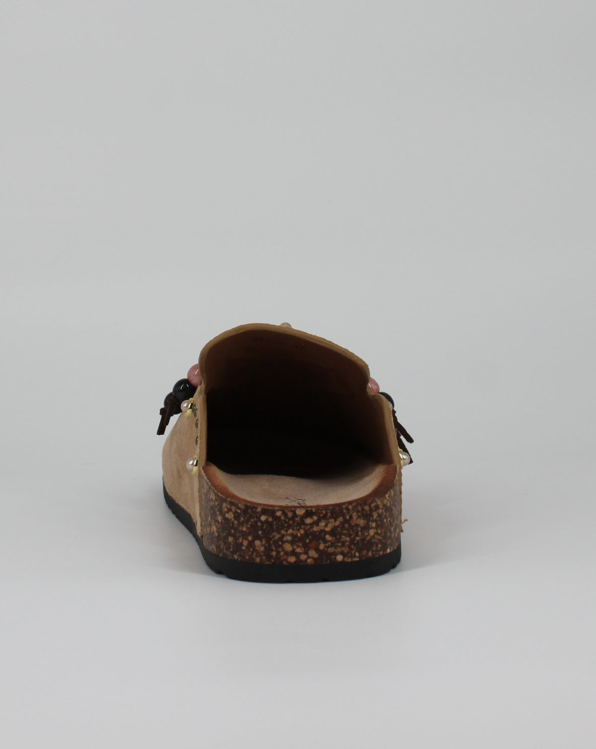 Sabot Flat in Suede con Dettagli Boho-Chic - Beige