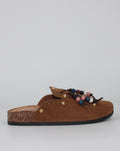 Sabot Flat in Suede con Dettagli Boho-Chic - Camel