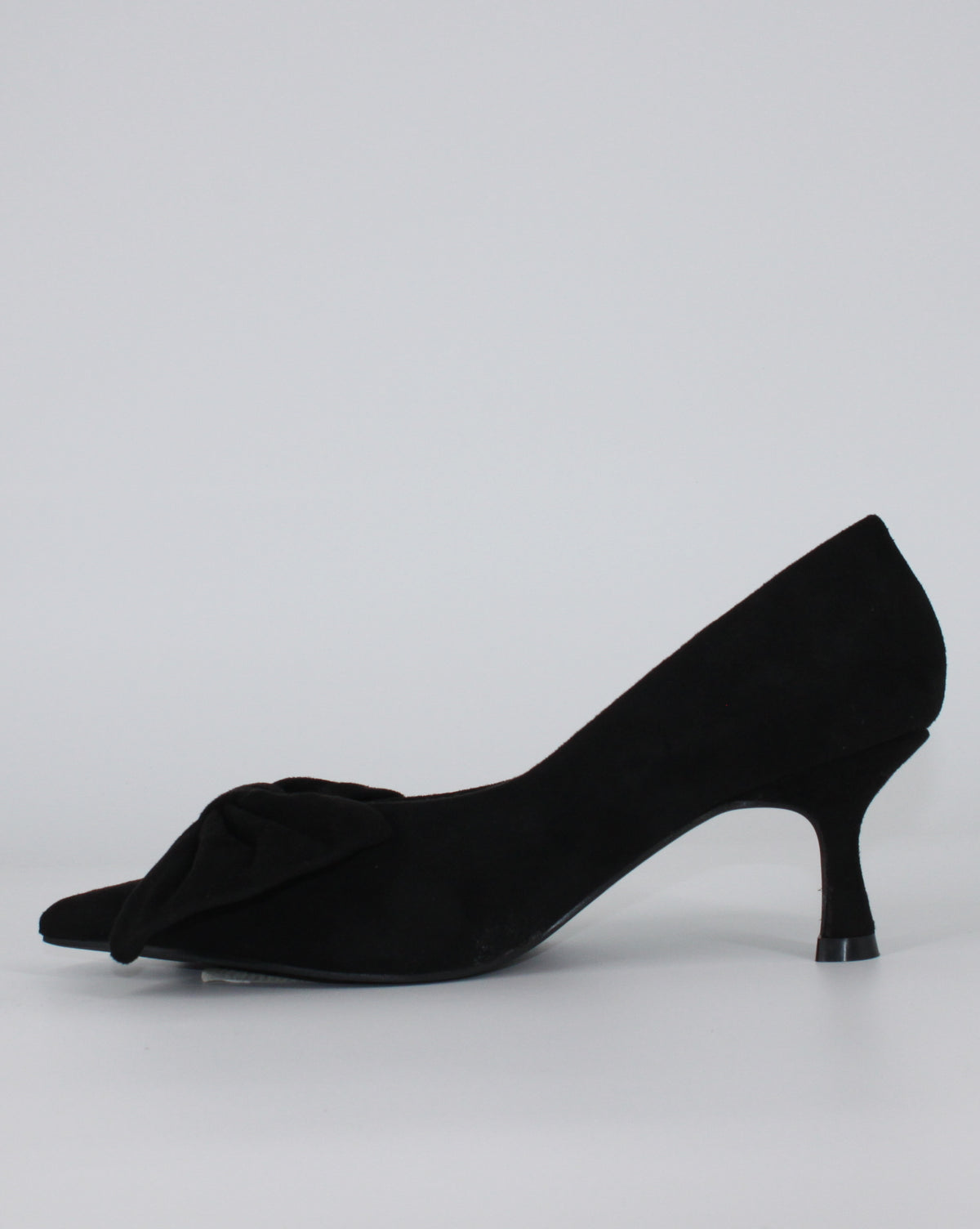 Décolleté a Punta in Camoscio  con Maxi Fiocco - Nero