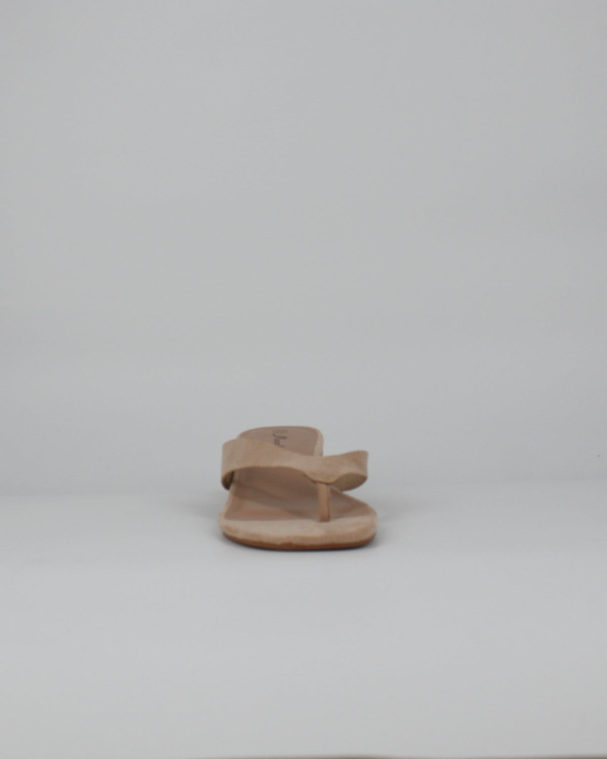 Sandalo Infradito in Camoscio Beige con Tacco Basso