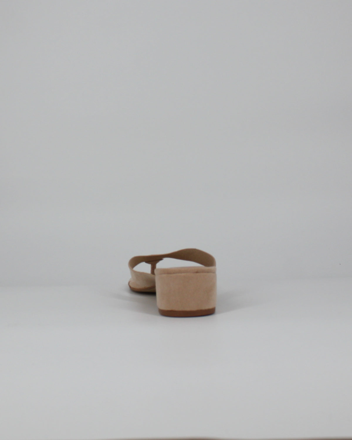 Sandalo Infradito in Camoscio Beige con Tacco Basso
