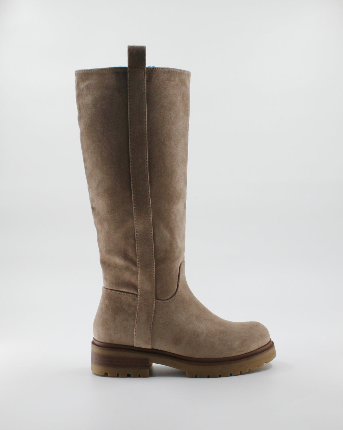 Stivale Alto Scamosciato con Suola Carrarmato e Tacco Basso - Taupe / Beige
