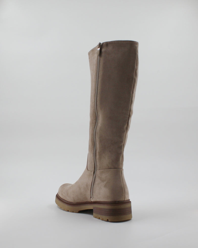 Stivale Alto Scamosciato con Suola Carrarmato e Tacco Basso - Taupe / Beige