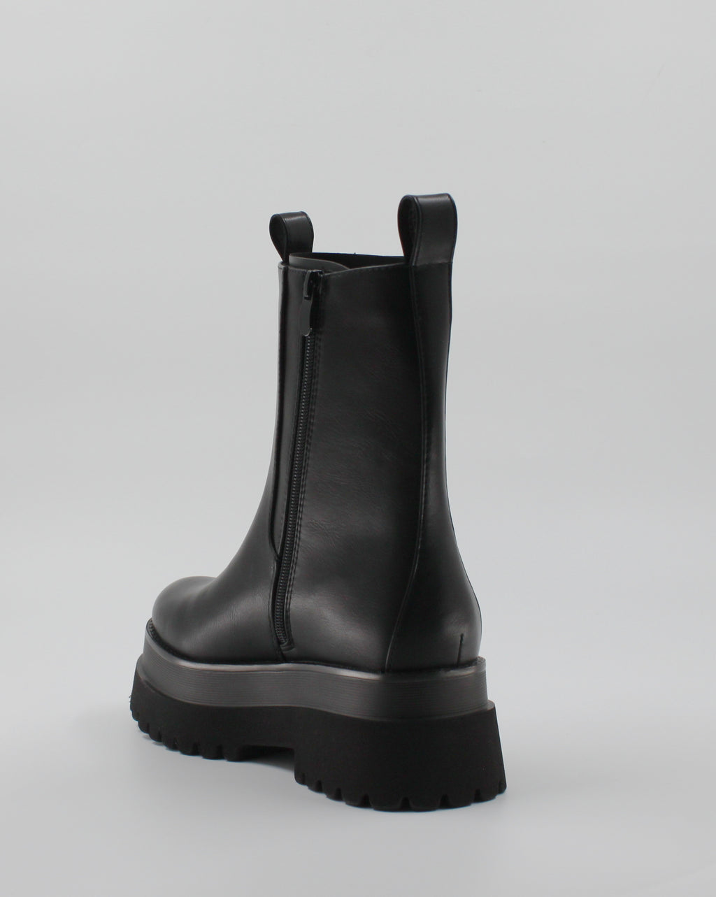 Stivaletto Chelsea Mid-Calf con Maxi Platform e Suola Carrarmato - Nero