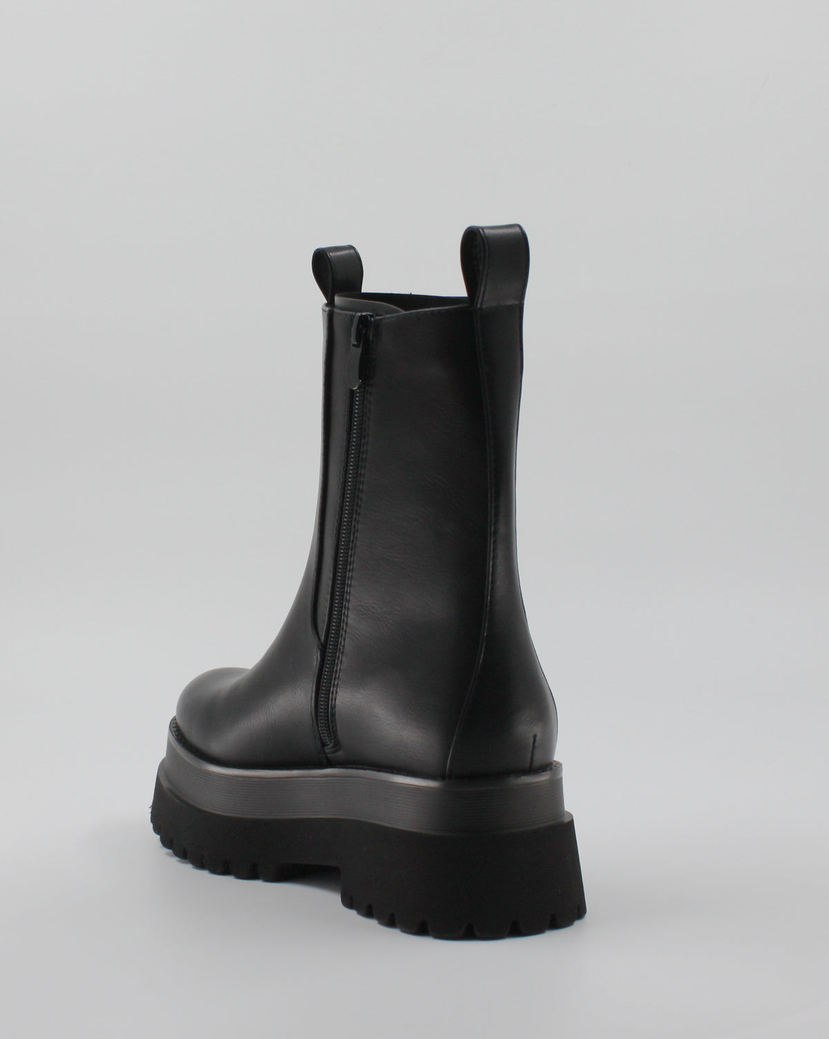Stivaletto Chelsea Mid-Calf con Maxi Platform e Suola Carrarmato - Nero