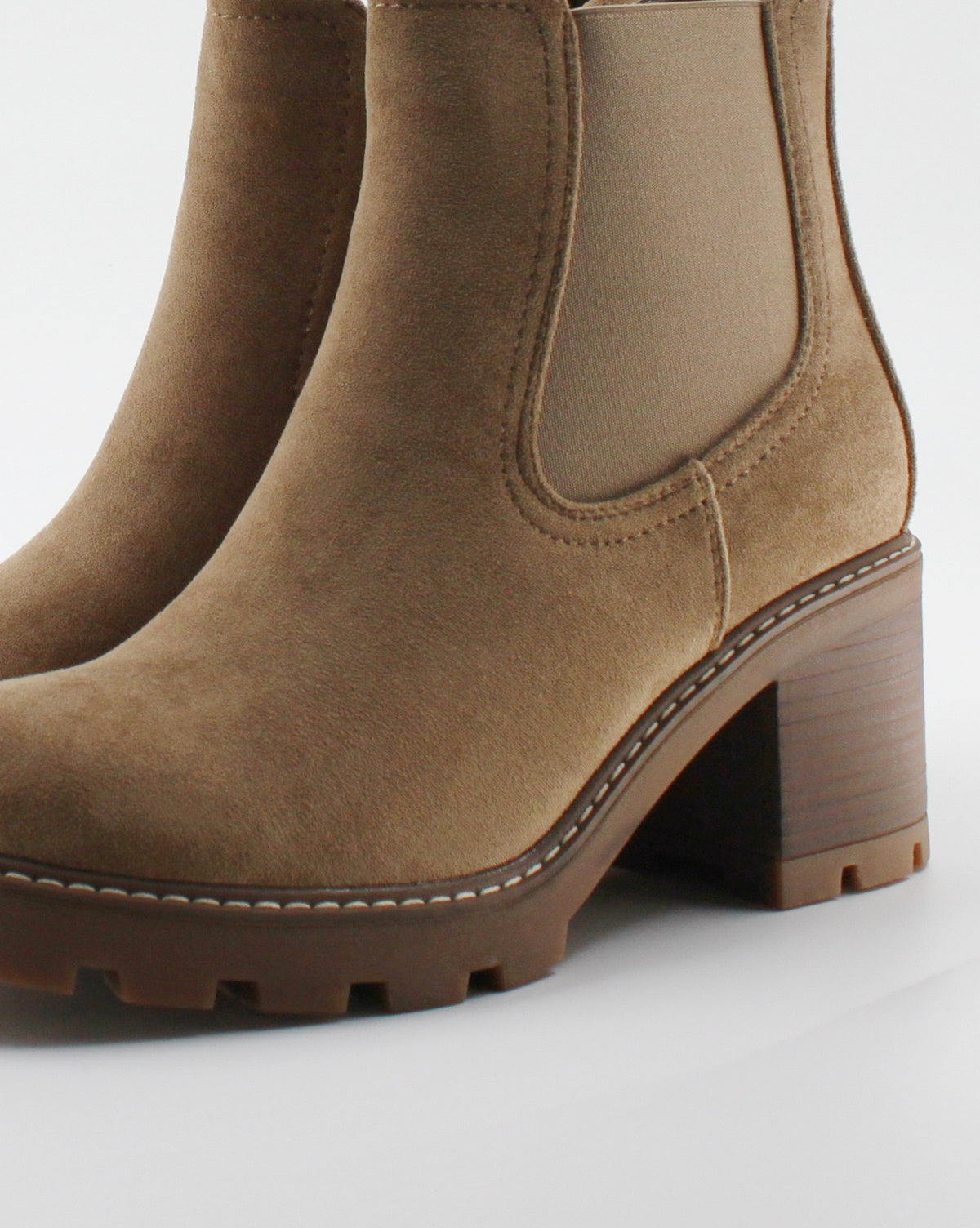 Stivaletto Chelsea Scamosciato con Tacco Medio e Suola Carroarmato - Taupe / Nocciola