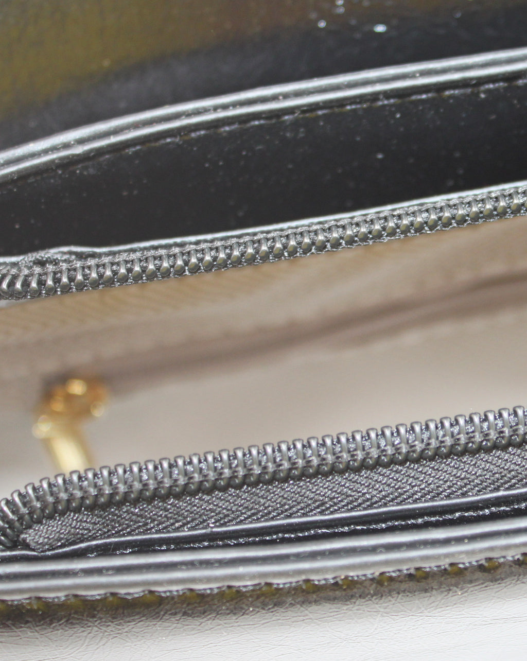 Borsa a Mano e Tracolla in Similpelle Lucida con Doppia Tracolla - Nero