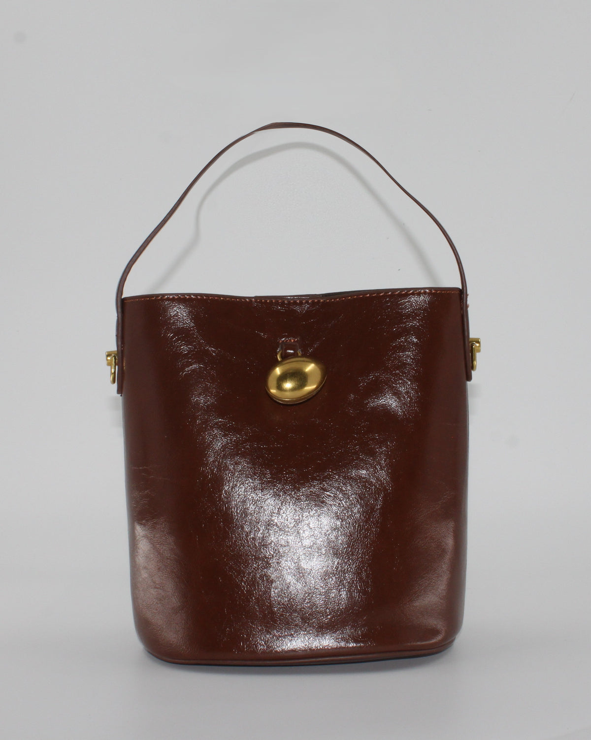 Borsa Secchiello in Similpelle Lucida con Dettaglio Gioiello e Sacca Interna - Marrone Chiaro / Cognac