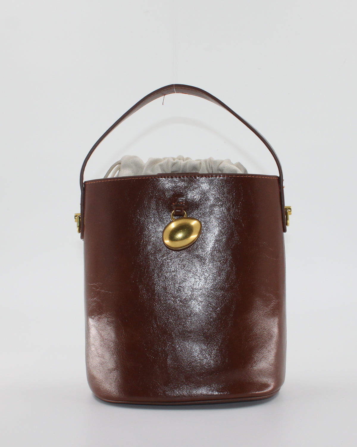 Borsa Secchiello in Similpelle Lucida con Dettaglio Gioiello e Sacca Interna - Marrone Chiaro / Cognac