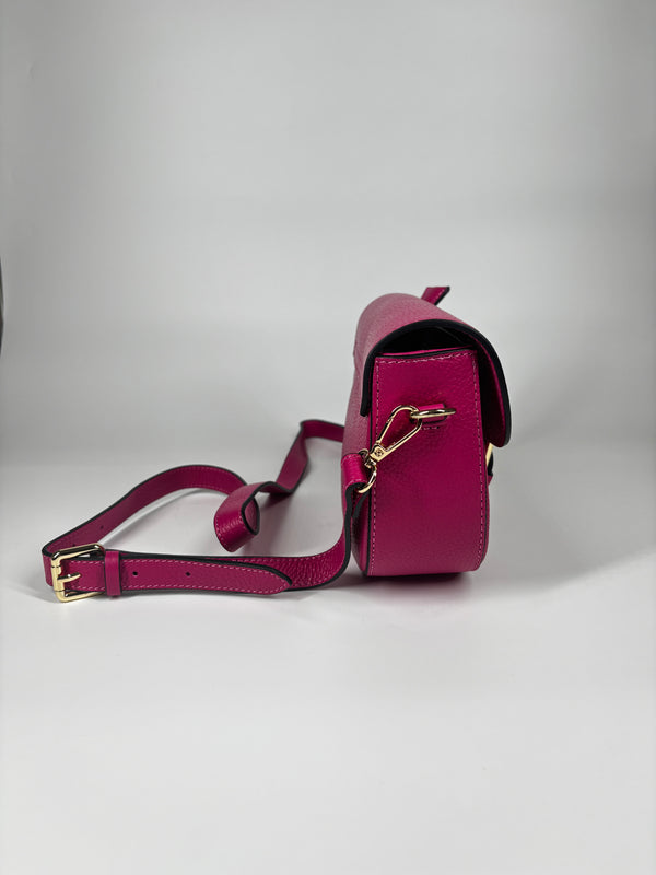 Crossbody a Mezzaluna in Vera Pelle – Fucsia