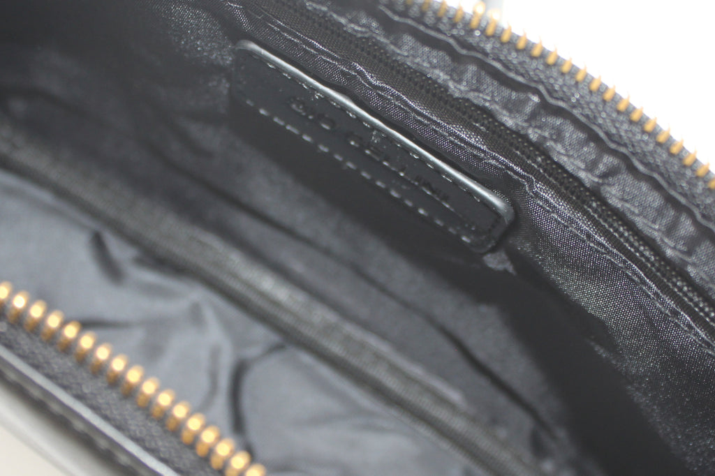 Pochette Giò Cellini Nera con Logo Inciso, Tracolla a Catena e Charm Intrecciato