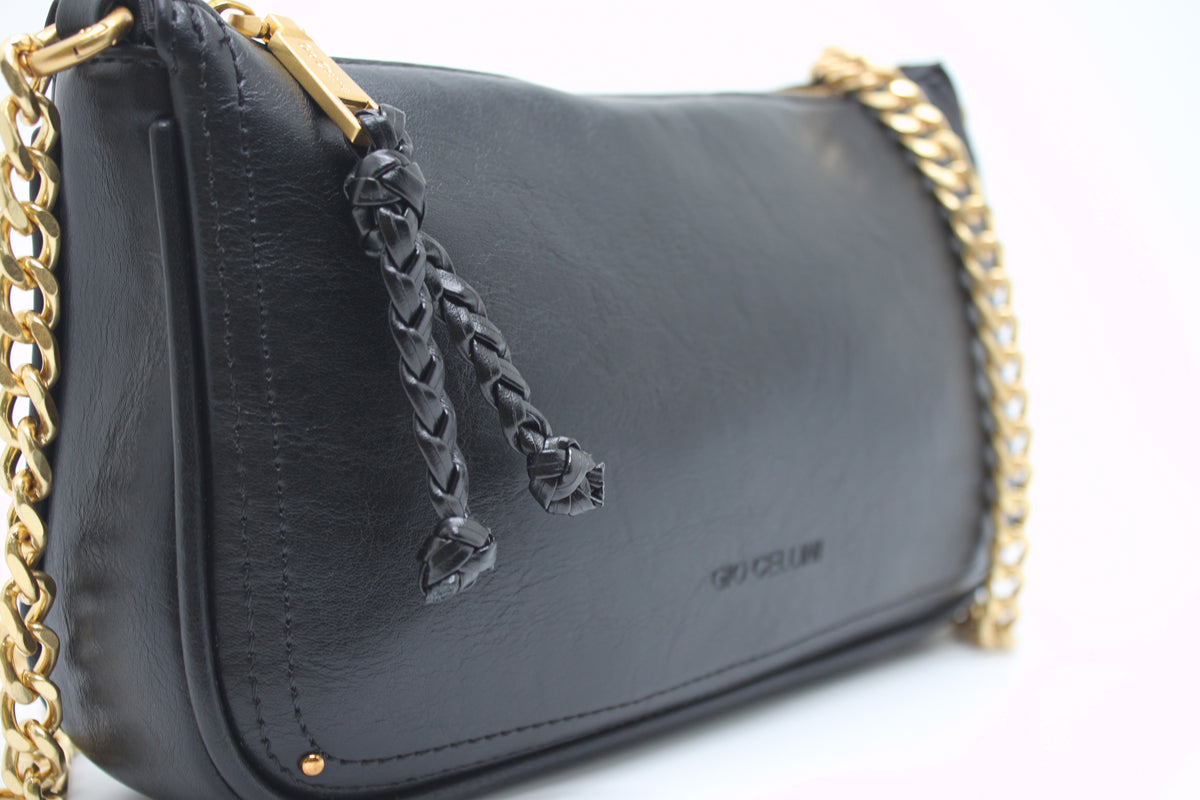Pochette Giò Cellini Nera con Logo Inciso, Tracolla a Catena e Charm Intrecciato