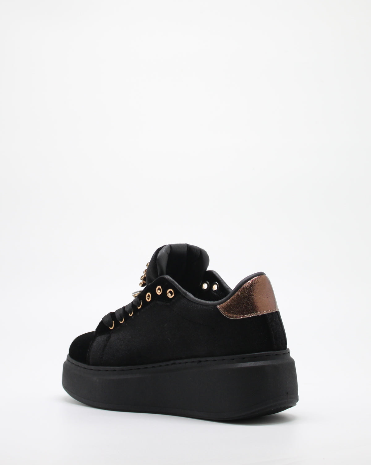 Sneakers Platform in Velluto Nero con Spilla Gioiello