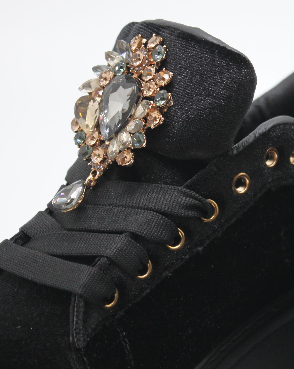 Sneakers Platform in Velluto Nero con Spilla Gioiello