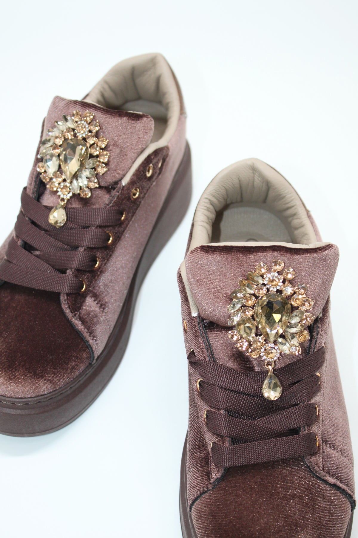Sneakers Platform in Velluto Marrone con Spilla Gioiello