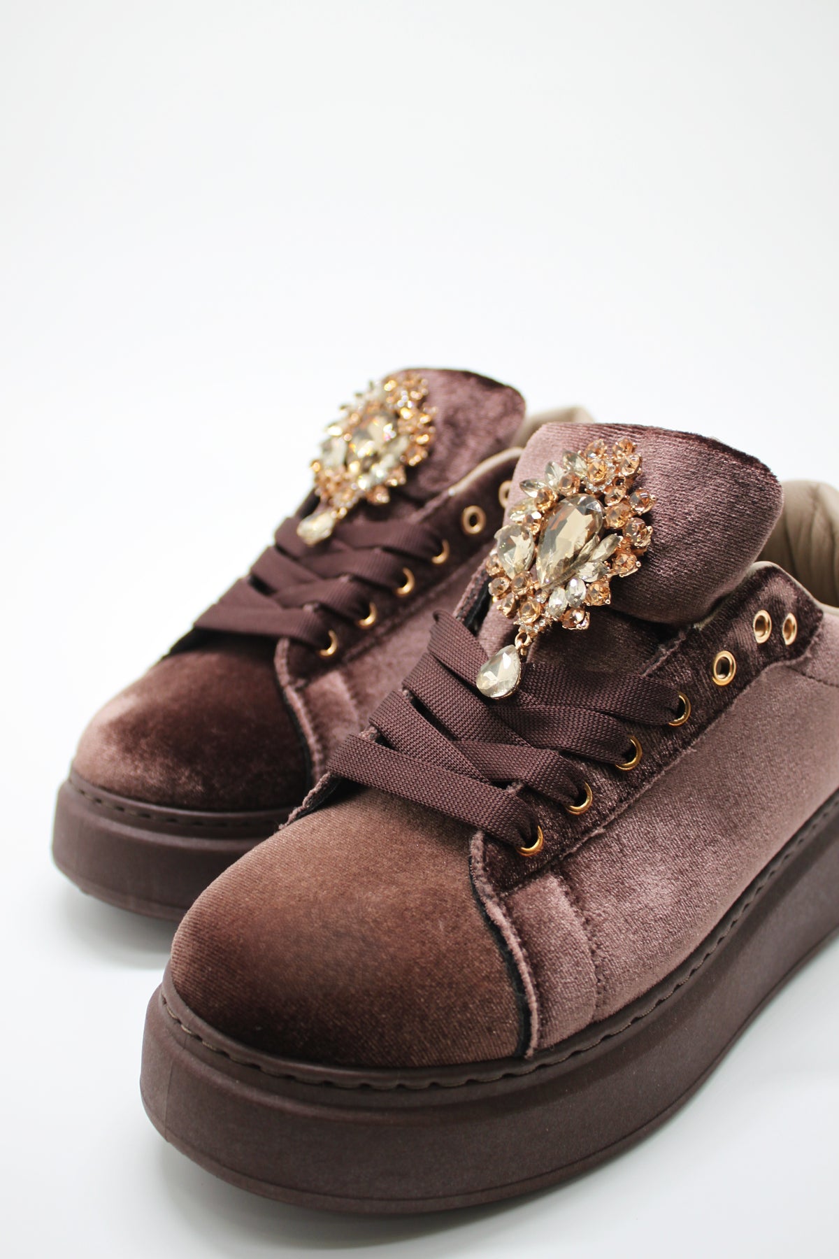 Sneakers Platform in Velluto Marrone con Spilla Gioiello