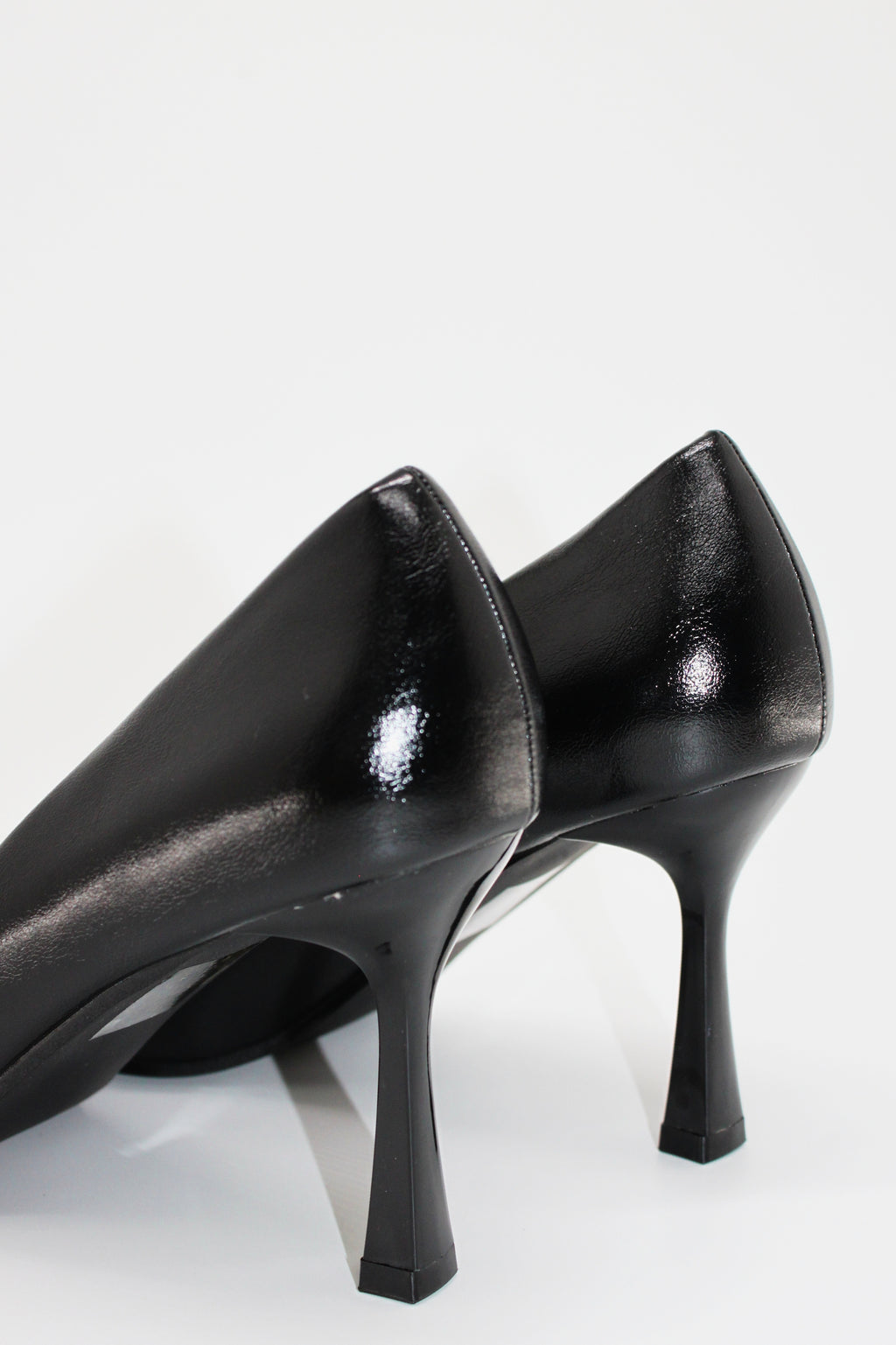 Scarpa Decolleté Classica a Punta con Tacco Scultura- Nero