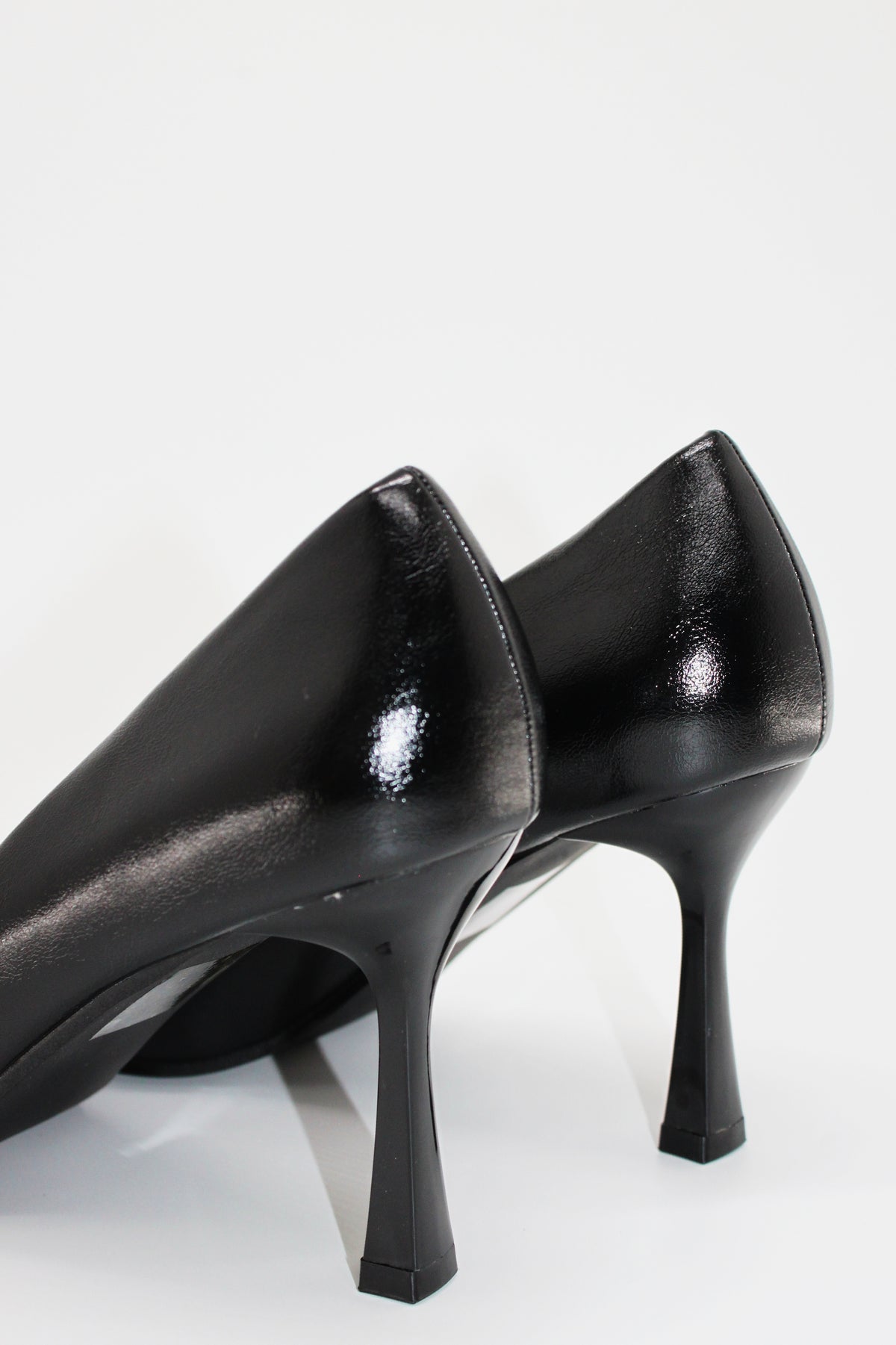 Scarpa Decolleté Classica a Punta con Tacco Scultura- Nero