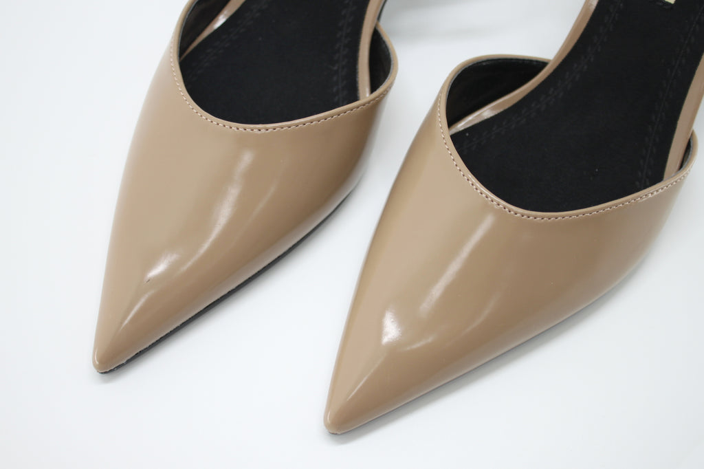 Scarpa Décolleté Slingback con Tacco Medio in Vernice - Nocciola