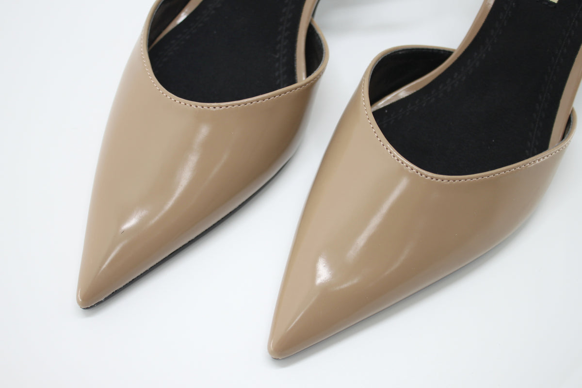 Scarpa Décolleté Slingback con Tacco Medio in Vernice - Nocciola