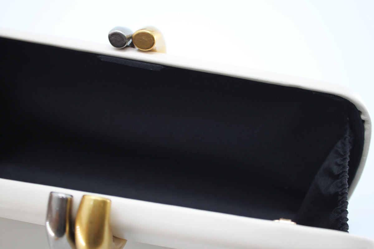 Clutch con Chiusura Gioiello Bicolore e Tracolla Dorata - Beige