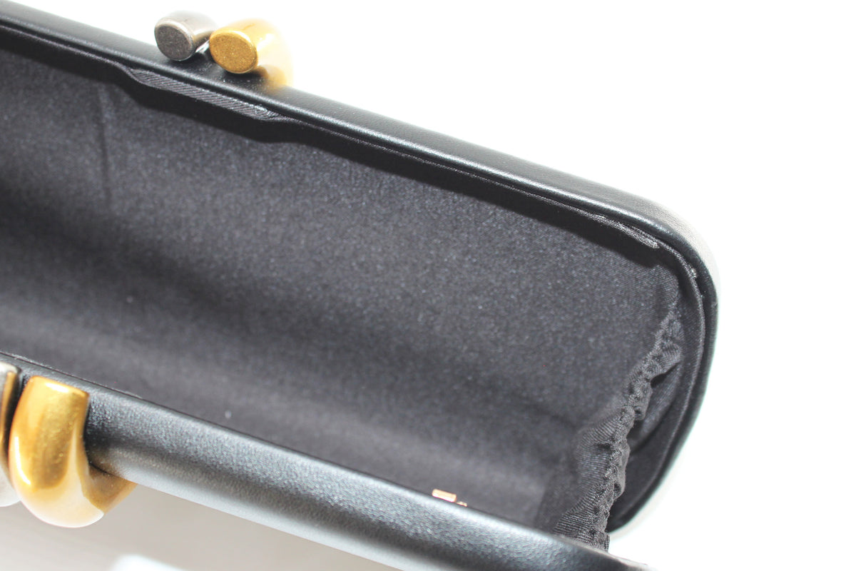 Clutch con Chiusura Gioiello Bicolore e Tracolla Dorata - Nero