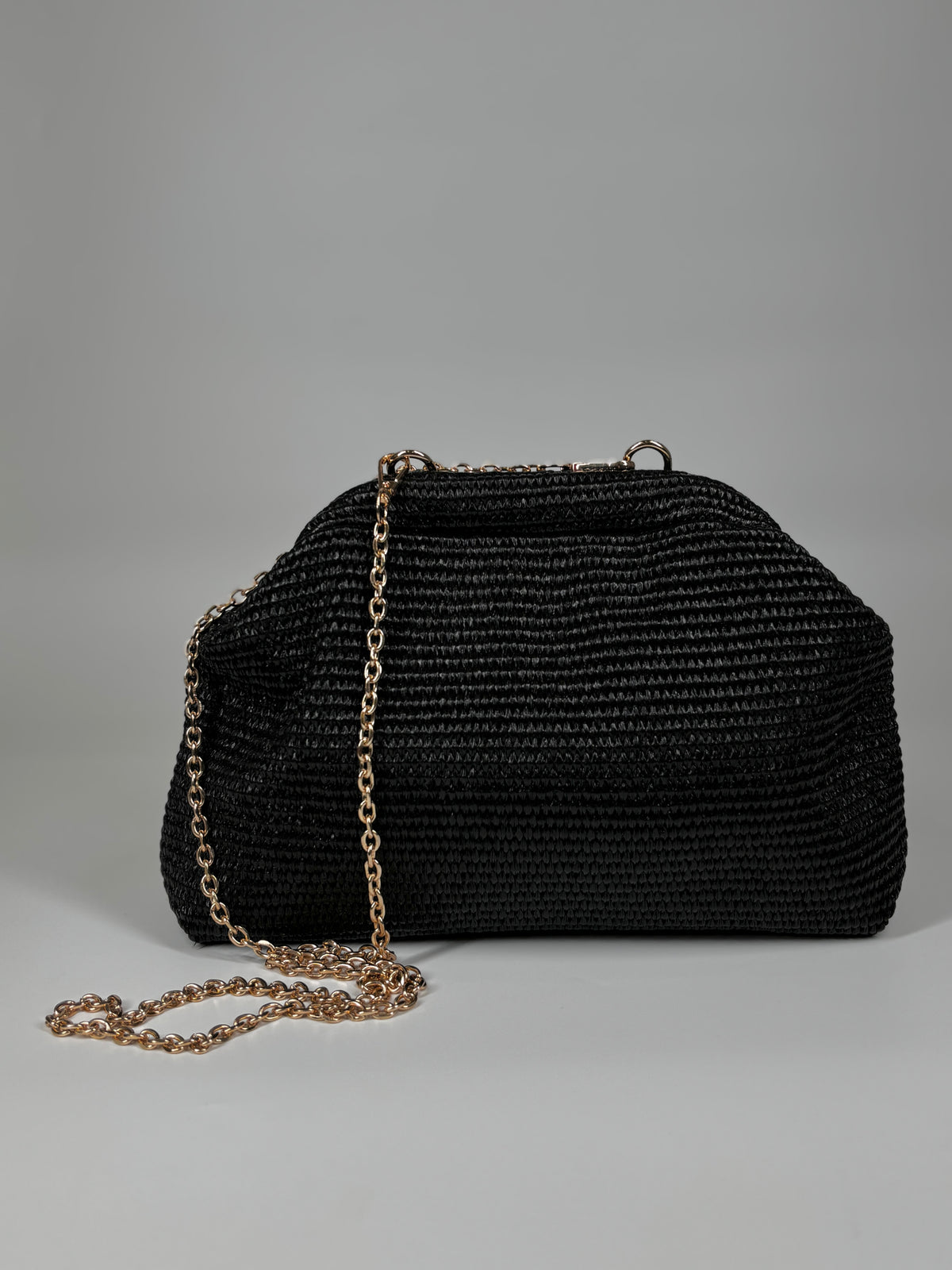 Clutch a Trapezio in Rafia Intrecciata – Nero