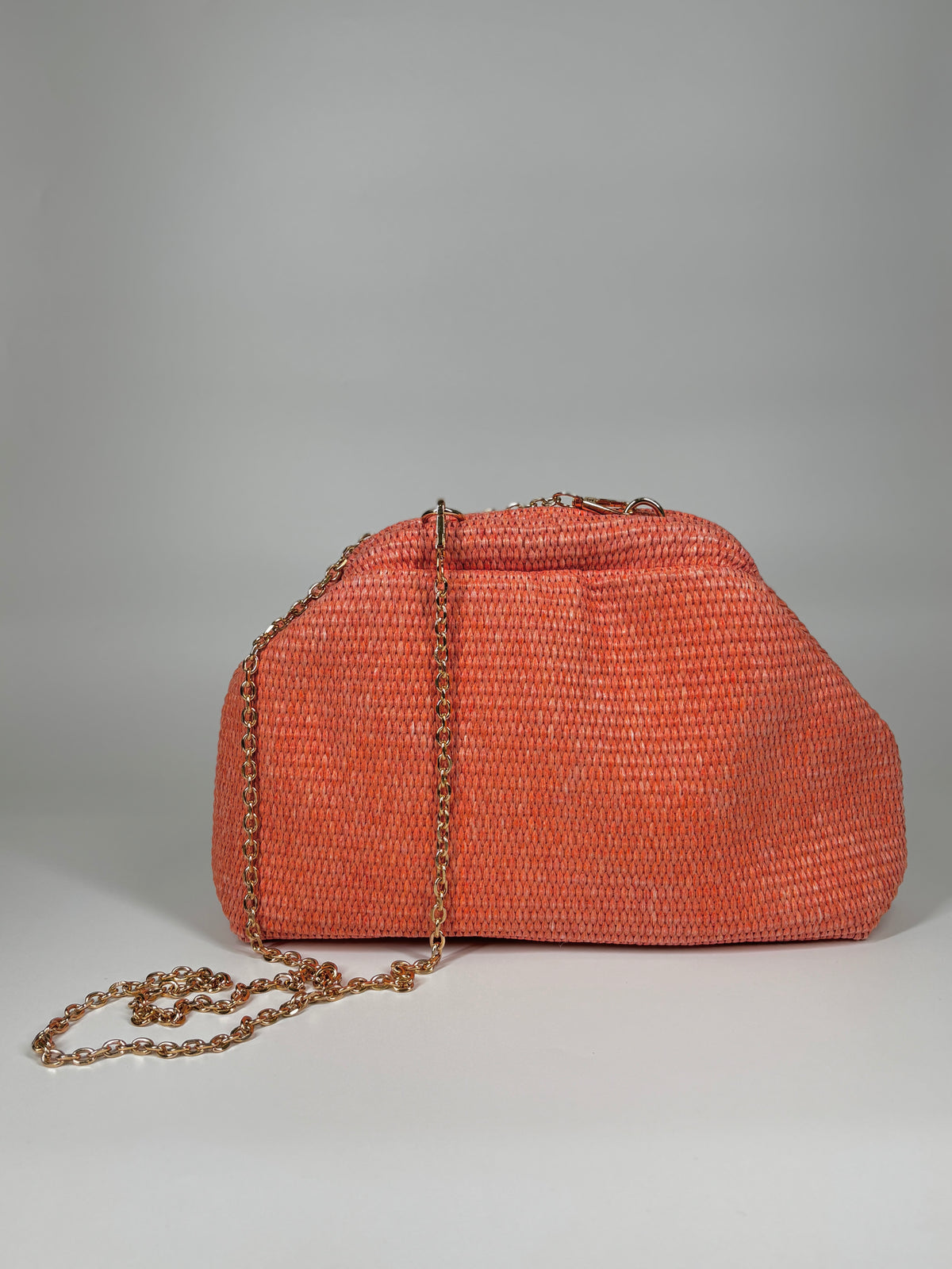 Clutch a Trapezio in Rafia Intrecciata – Pesca
