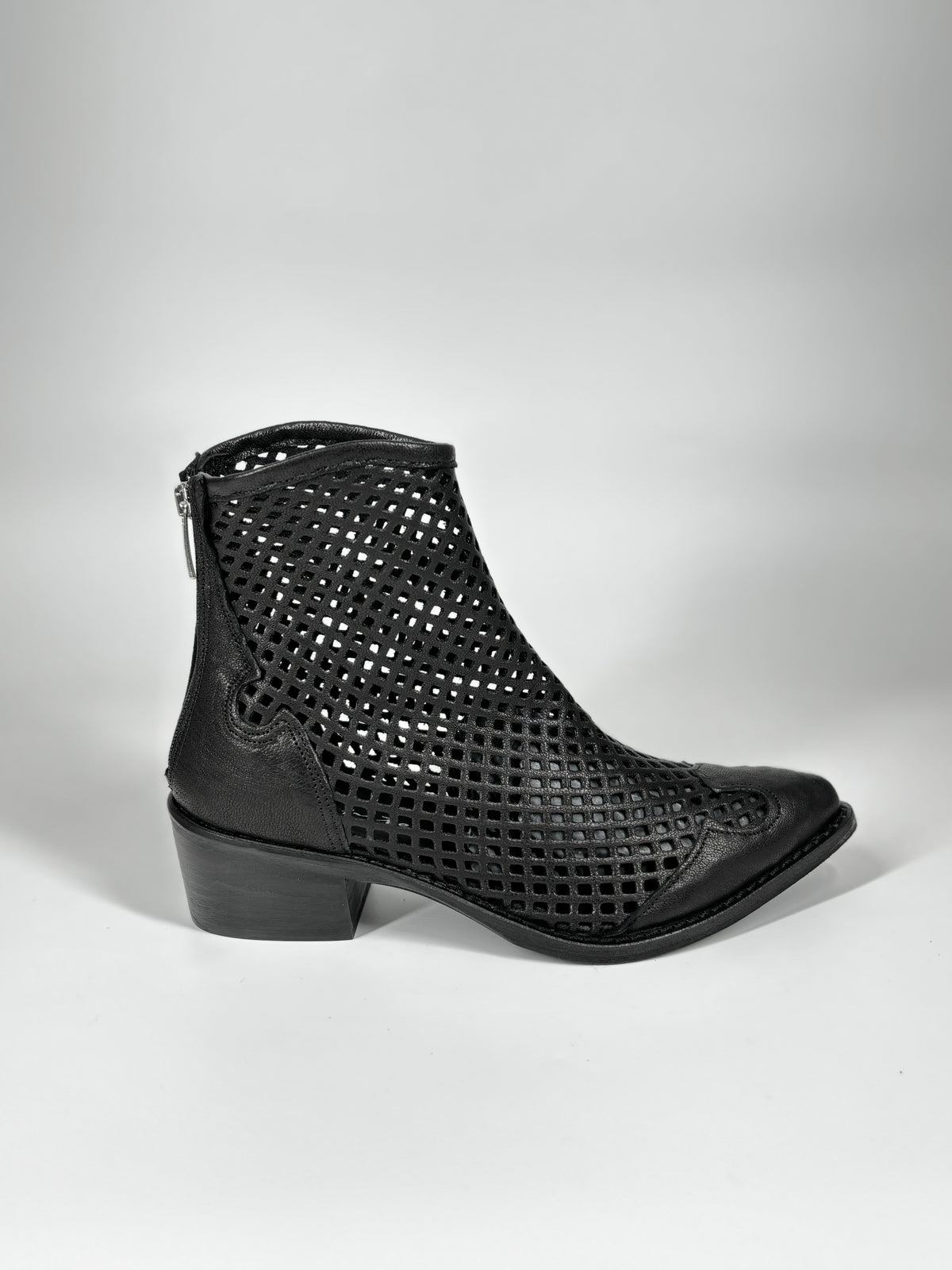 Stivaletto Traforato in Vera Pelle - Nero