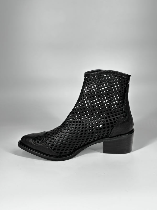 Stivaletto Traforato in Vera Pelle - Nero