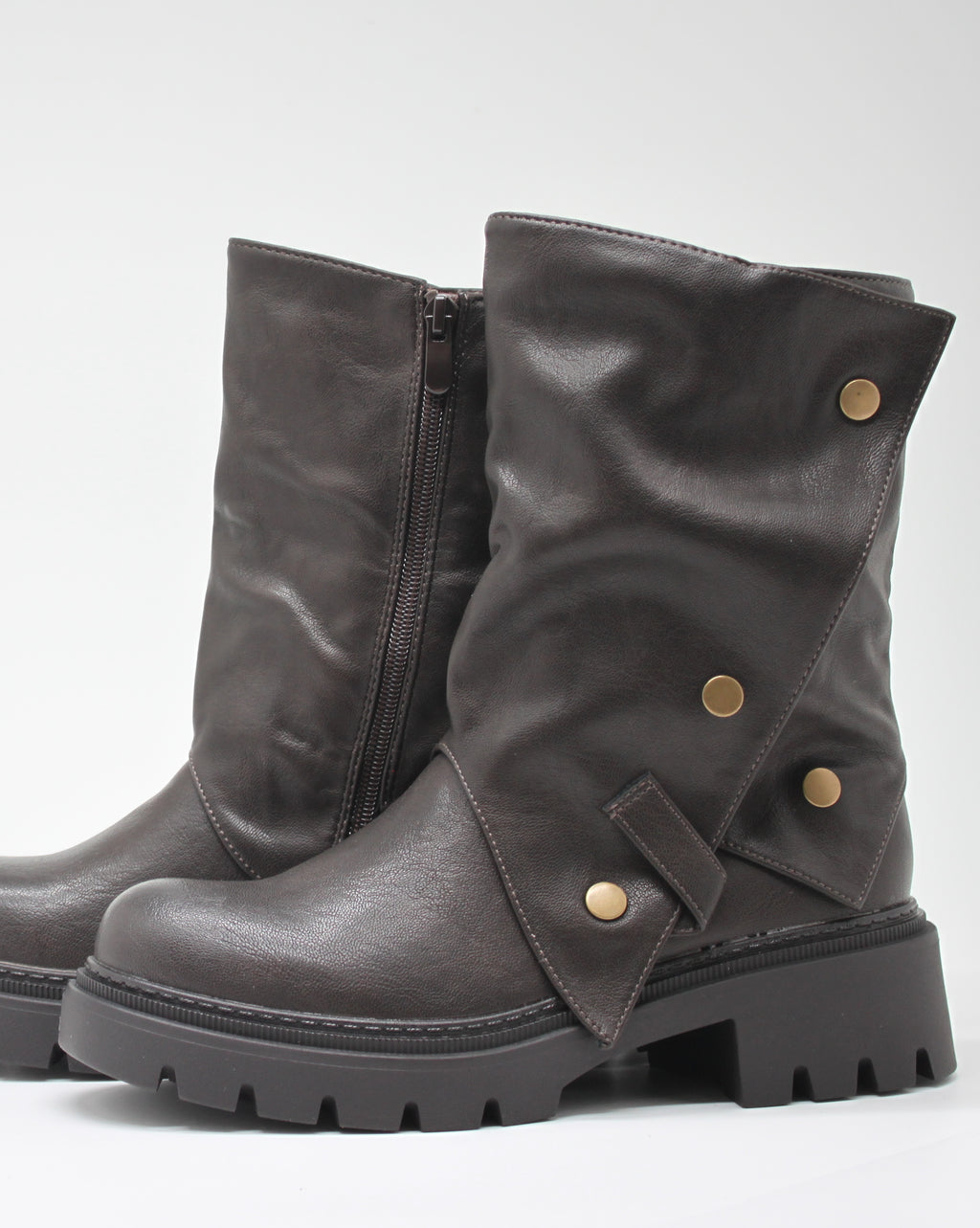 Stivaletto Biker Nero con Risvolto e Bottoni Metallo - Marrone