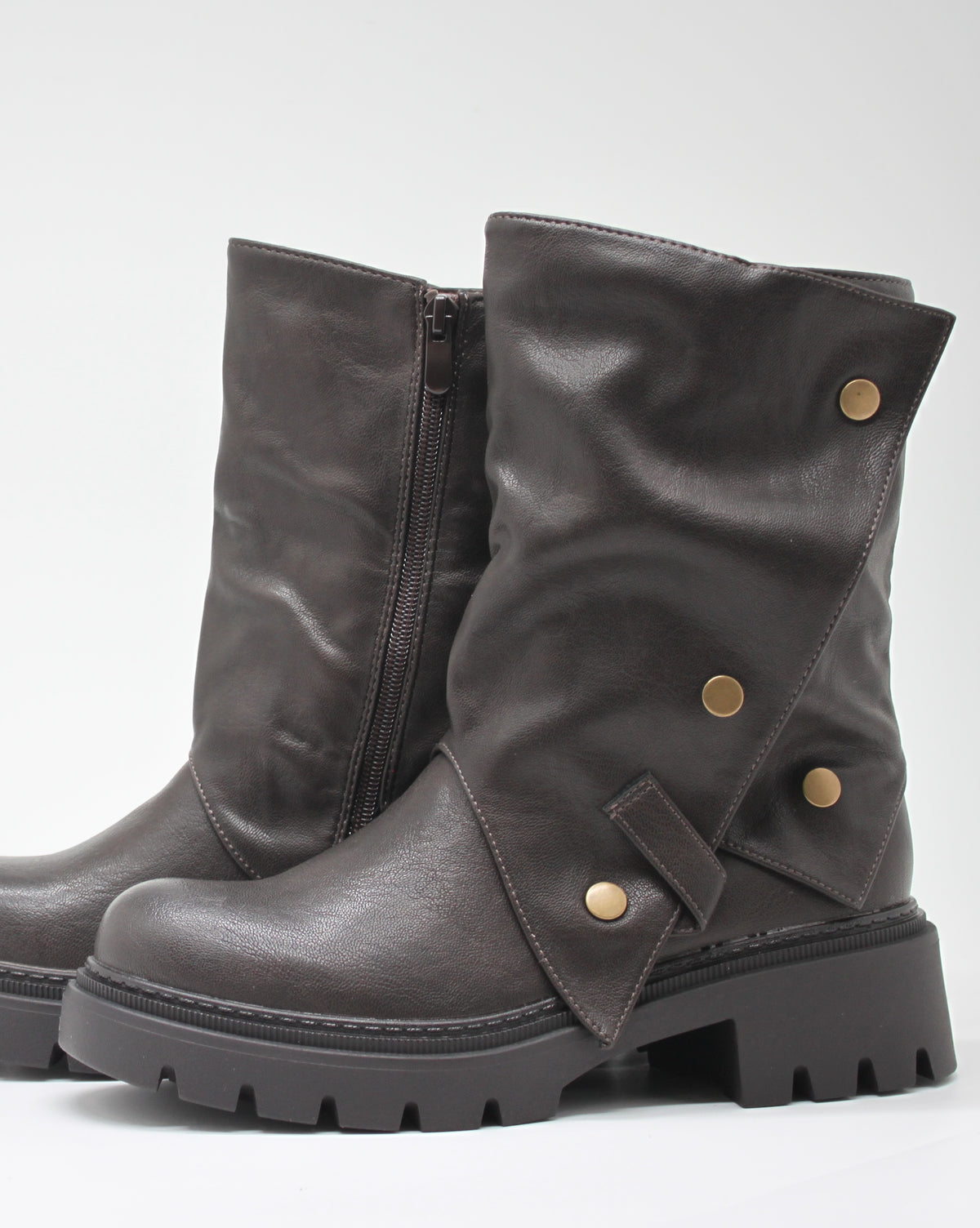 Stivaletto Biker Nero con Risvolto e Bottoni Metallo - Marrone