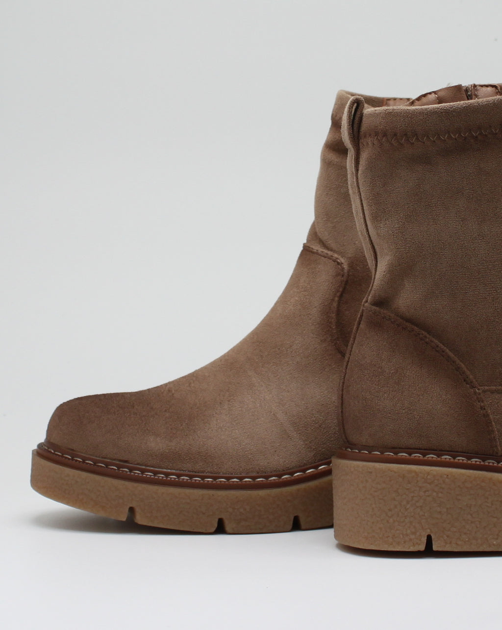 Stivaletto in Camoscio con Suola Comfort - Beige