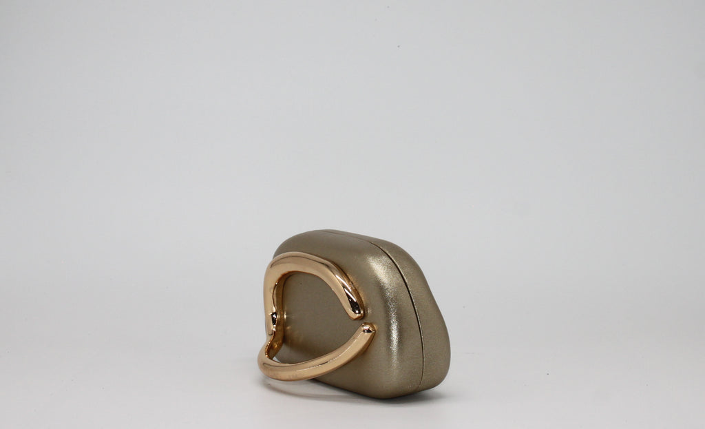 Clutch Rigida con Dettaglio Dorato Scultoreo – Oro